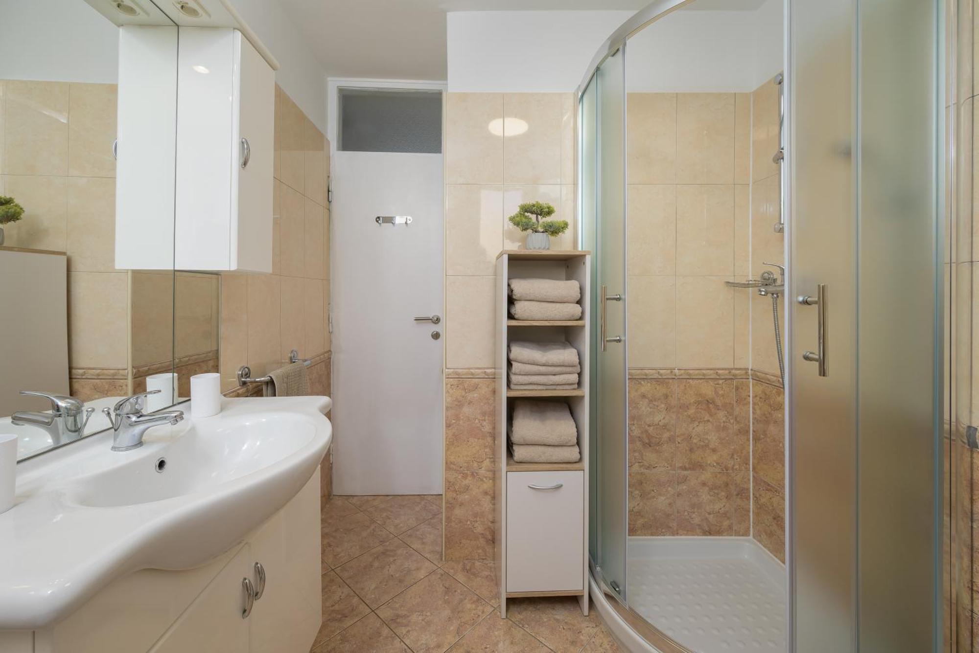 Apartment Pina Porec Bagian luar foto